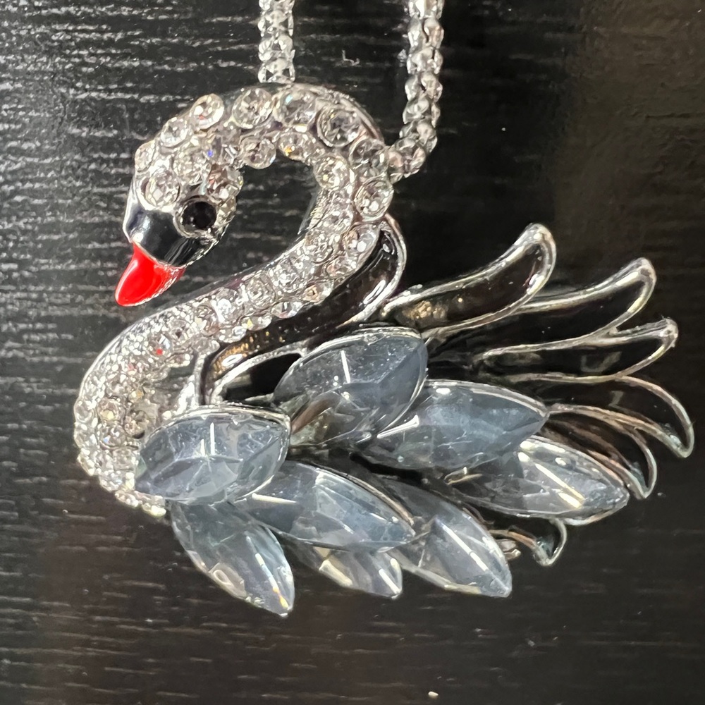 🦢 NWT! Swan Rhinestone Brooch & Necklace - Picture 7 of 8